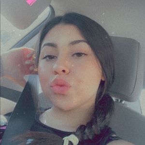 Meet your Posher, Lara